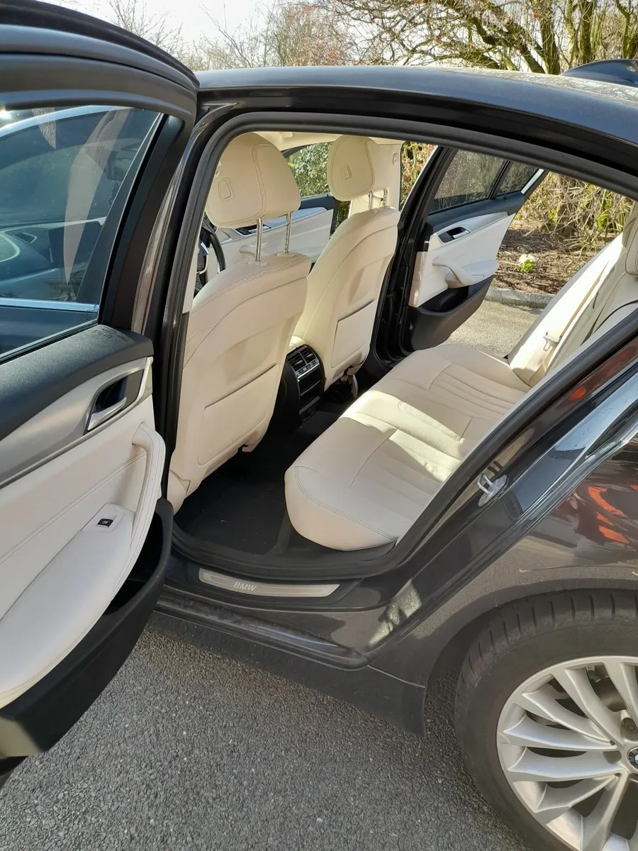 BMW 5-Series 2017 - Image 2