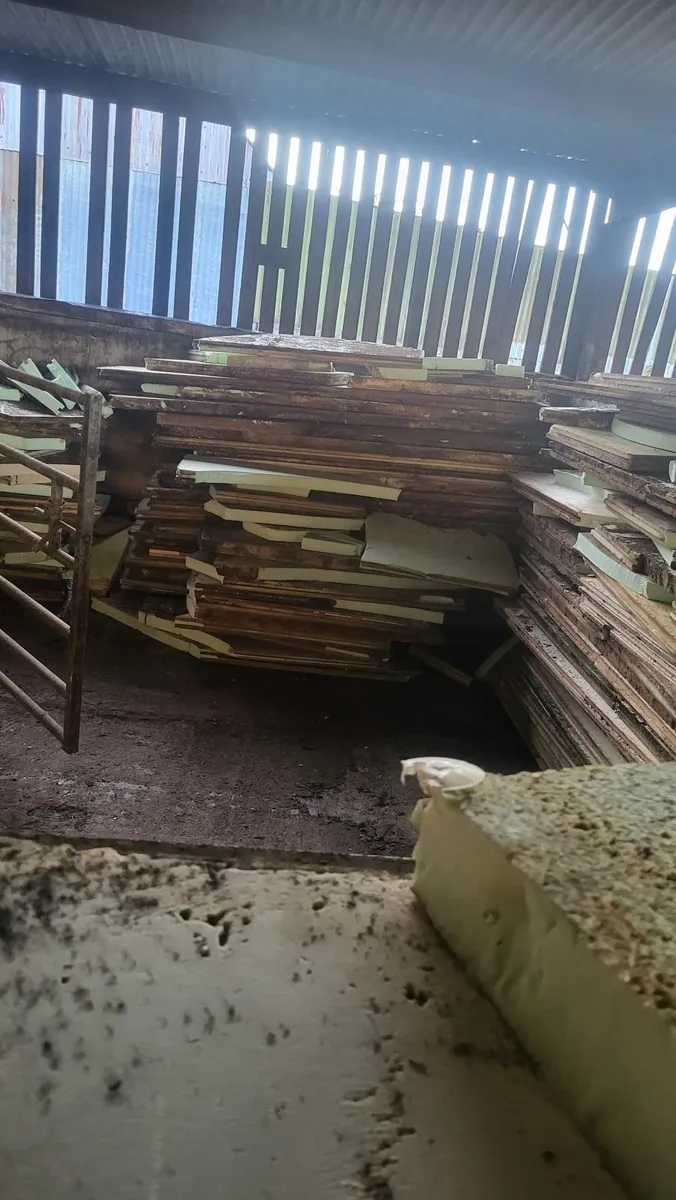 Old insulation - Image 1