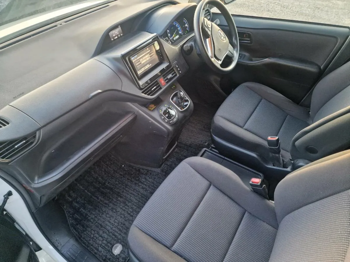 2015 Toyota Noah Hybrid 1.8LHybrid 7 seats 120k km - Image 4