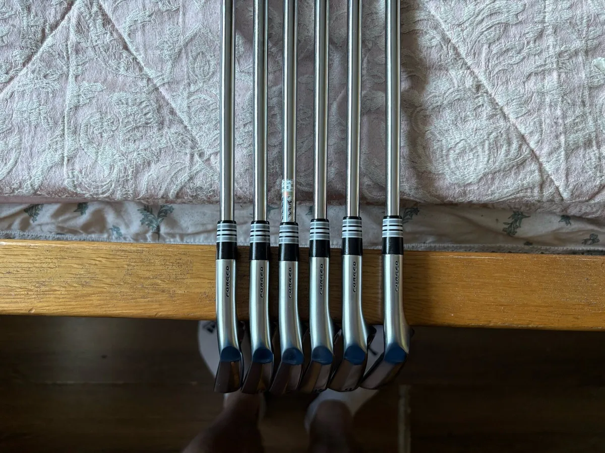 Brand new Srixon Zx7 MKII 5-PW+ free TMB 4 iron - Image 4