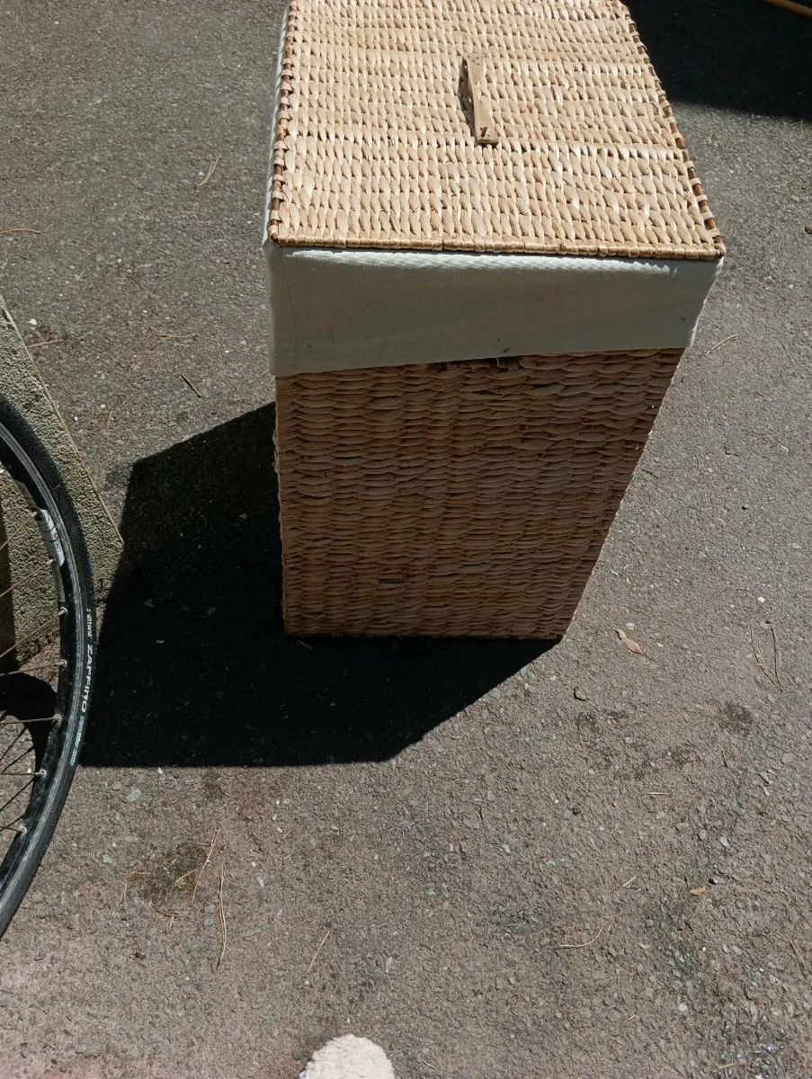 Laundry basket as good as New - Image 3