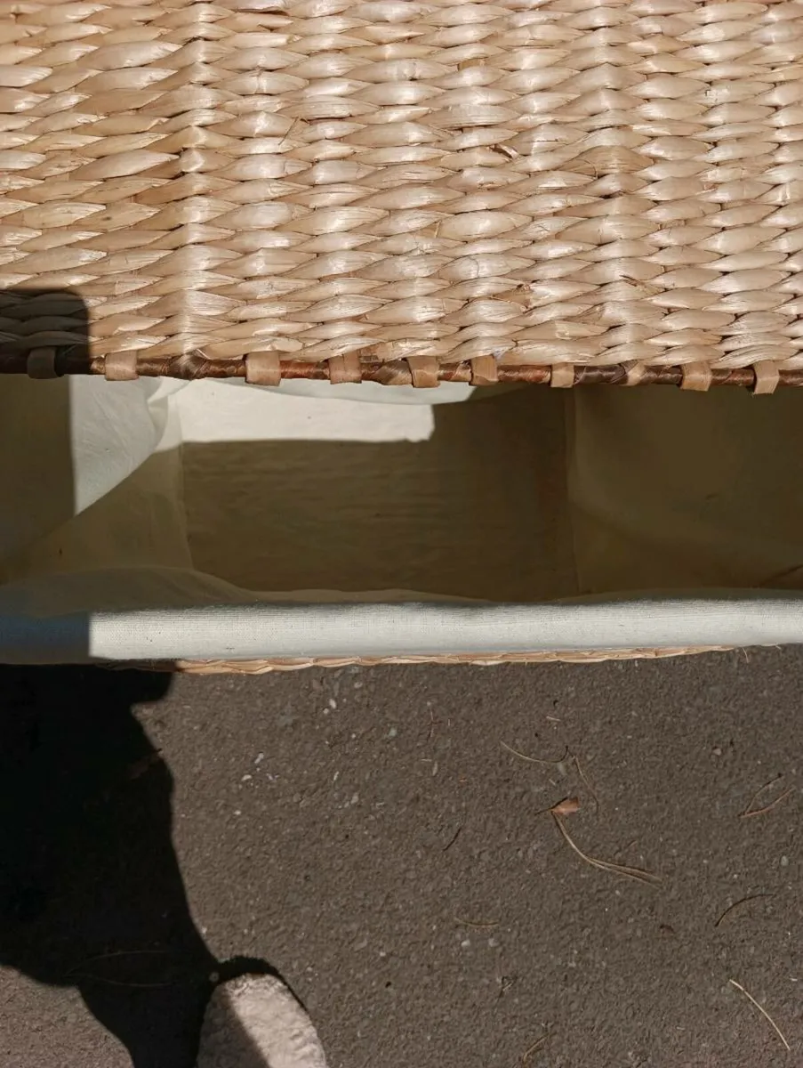 Laundry basket as good as New - Image 4