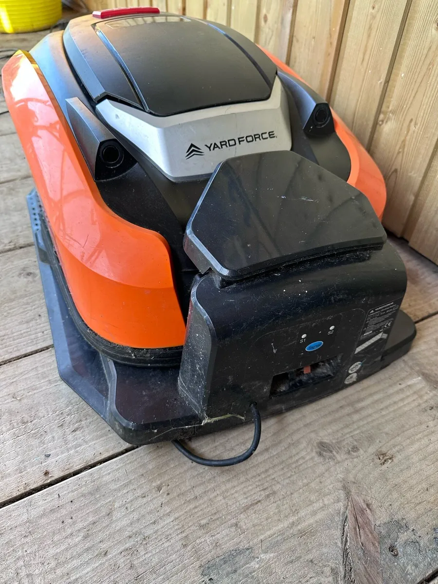Yardforce X100i Robot Lawn Mower - Image 3