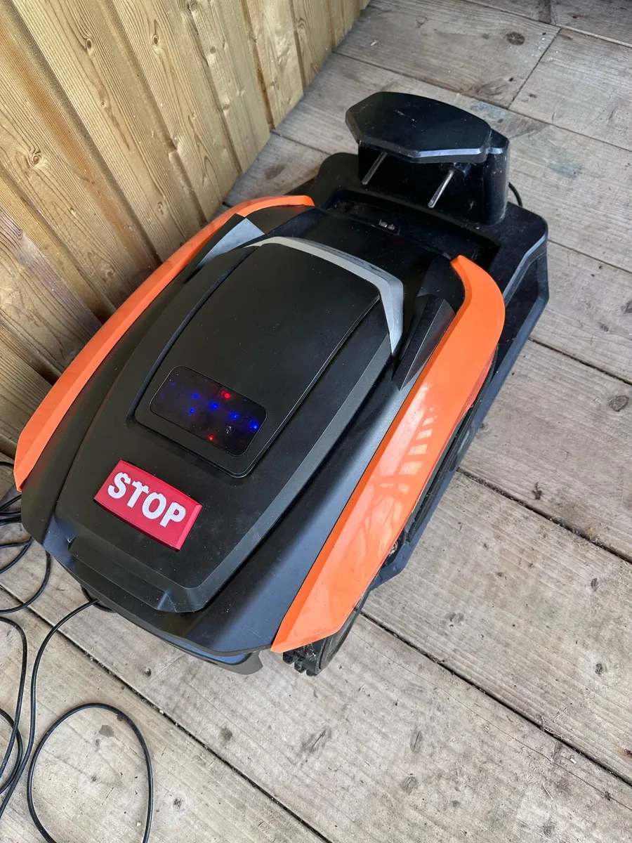 Yardforce X100i Robot Lawn Mower - Image 4