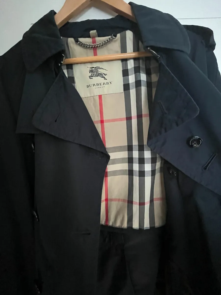 Burberry Trench Coat - Classic Style - Image 3