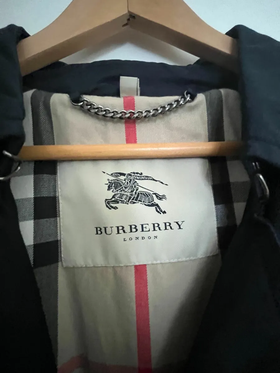 Burberry Trench Coat - Classic Style - Image 4
