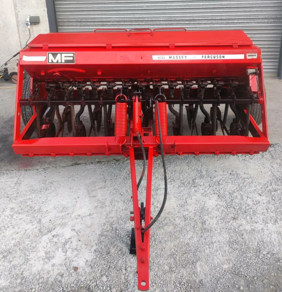 MF 30 seeder corn drill - Image 1
