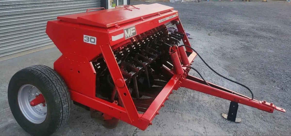 MF 30 seeder corn drill - Image 3