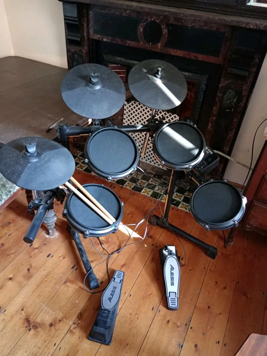 Electric drum kit - Image 1