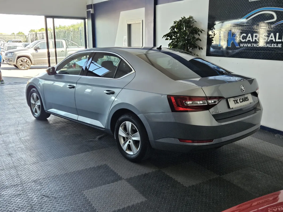 18 SKODA SUPERB AMBITION DIESEL - Image 2