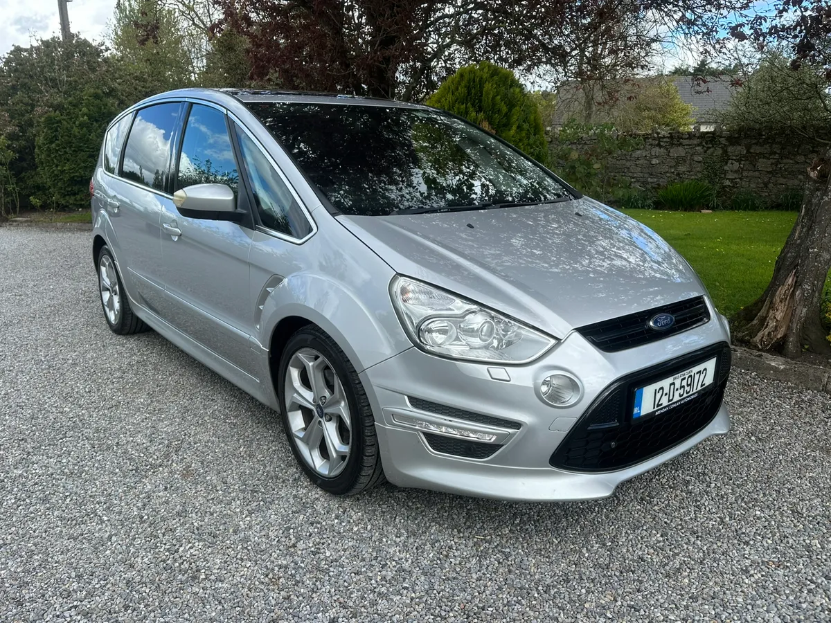 Ford S Max Titanium Pan Roof/ TV's-Hi Spec - Image 2