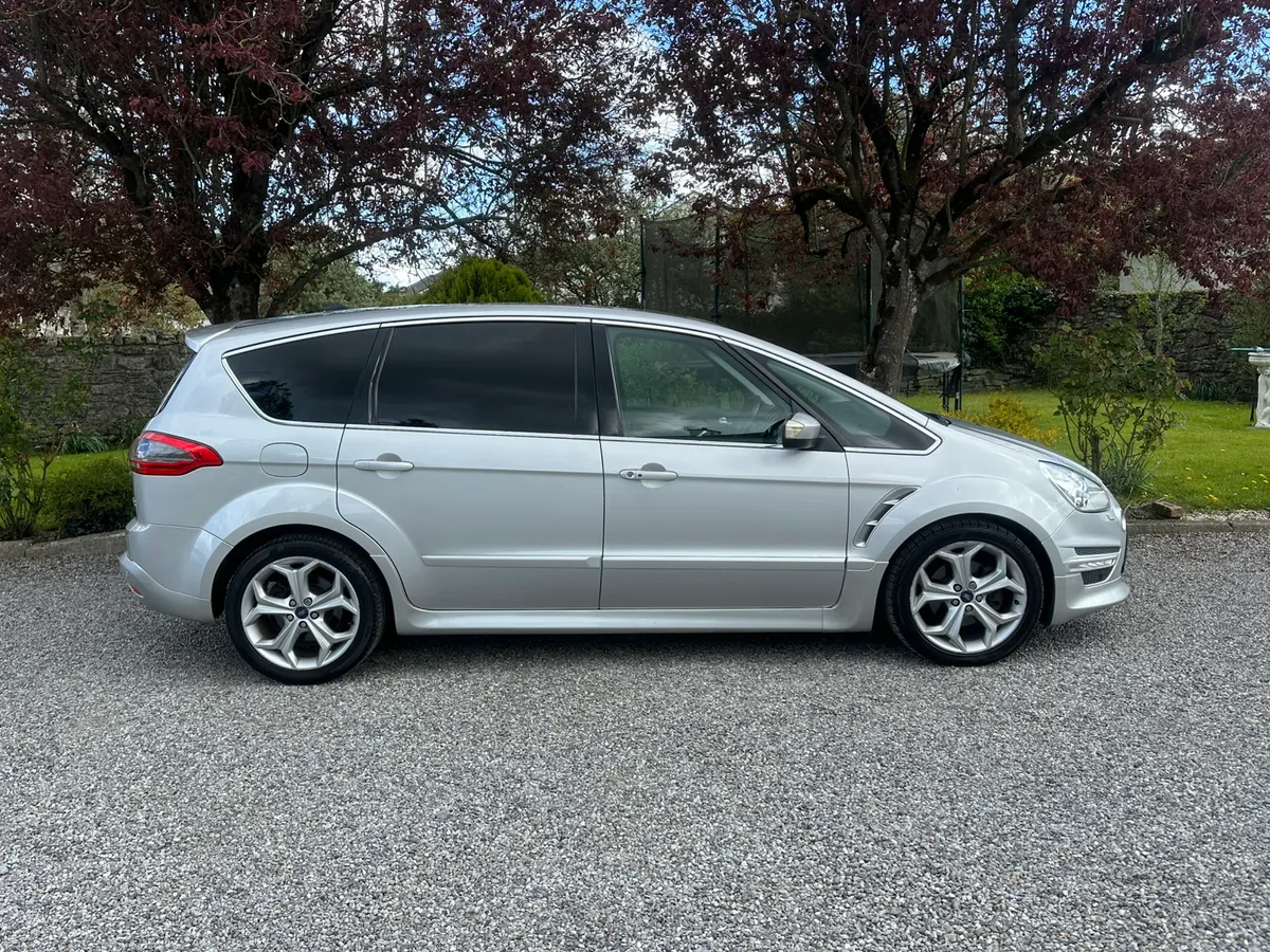 Ford S Max Titanium Pan Roof/ TV's-Hi Spec - Image 3