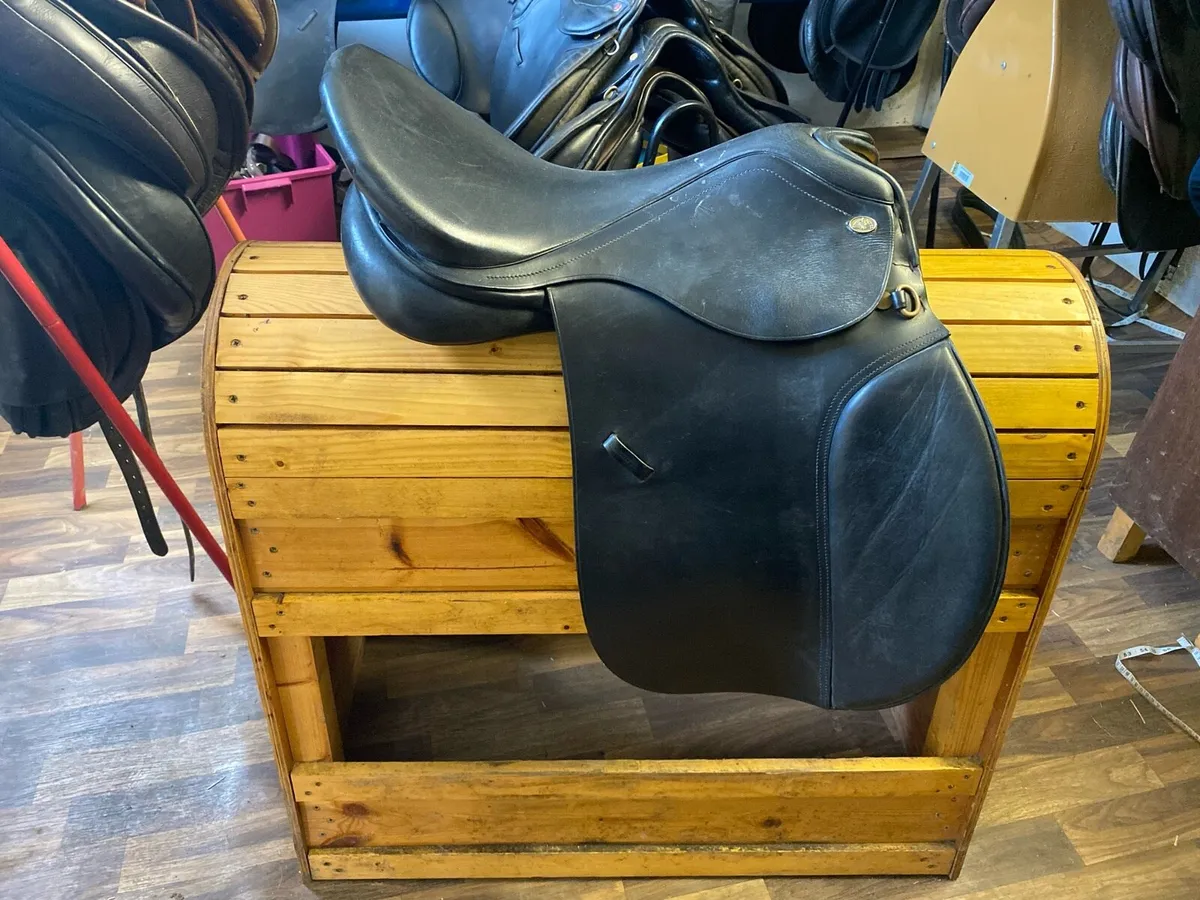 Knightrider 17.5 medium wide Leather saddle - Image 1