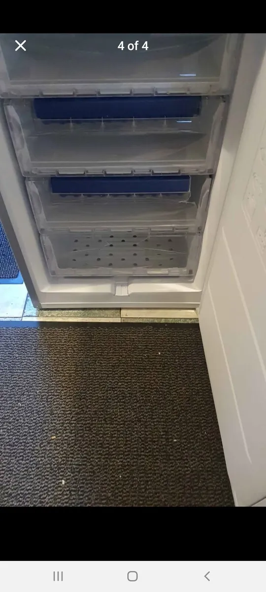 Hotpiont fridge freezer - Image 4