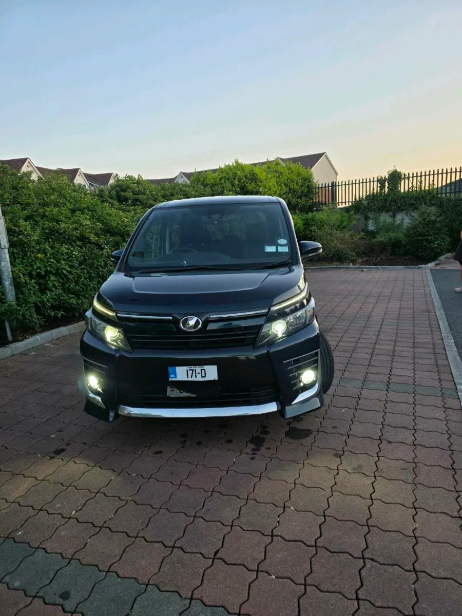Toyota Voxy 2017 8 Seater NCT 5/27 Automatic - Image 3