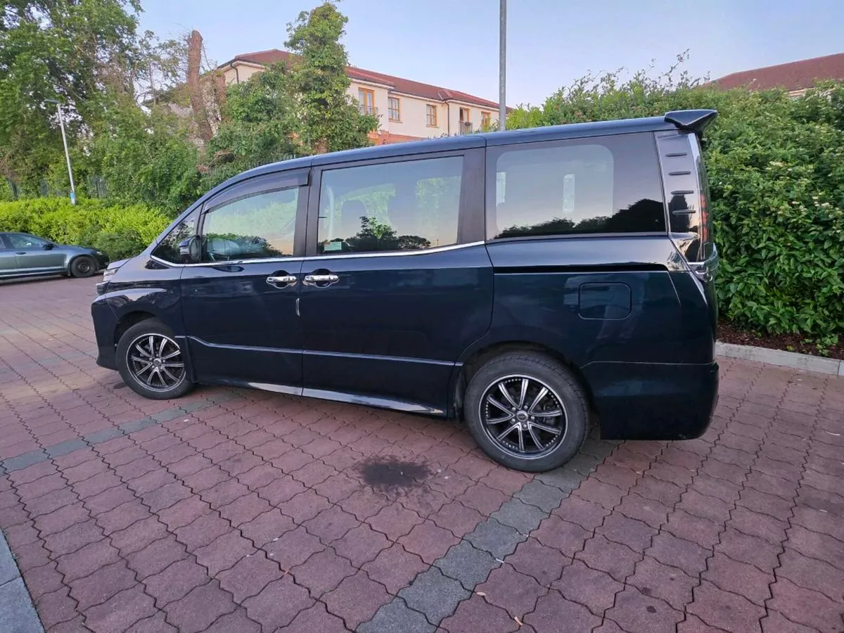 Toyota Voxy 2017 8 Seater NCT 5/27 Automatic - Image 4