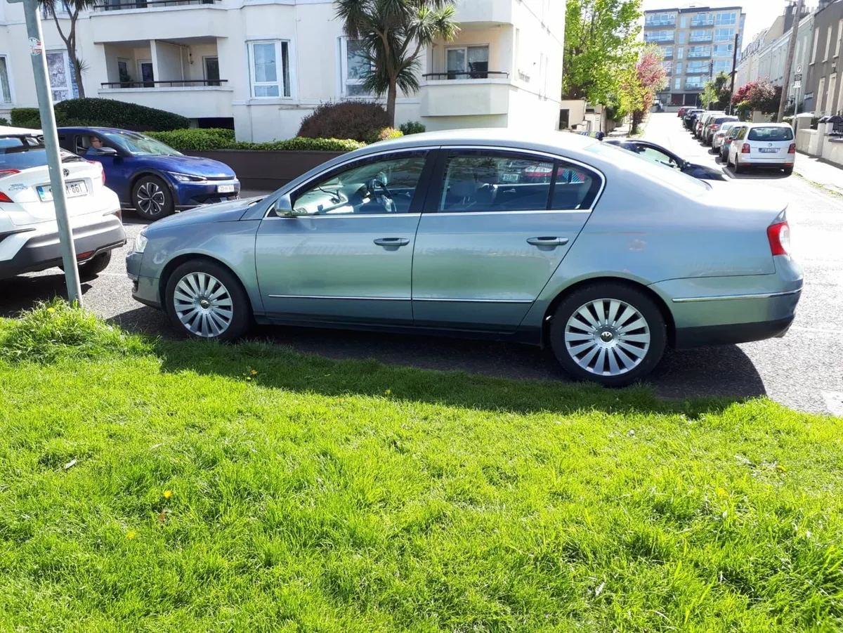 Volkswagen Passat 2.0  TDI Diesel - Image 1