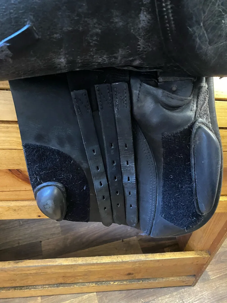 Santa Cruz 17.5 wide Leather saddle - Image 2