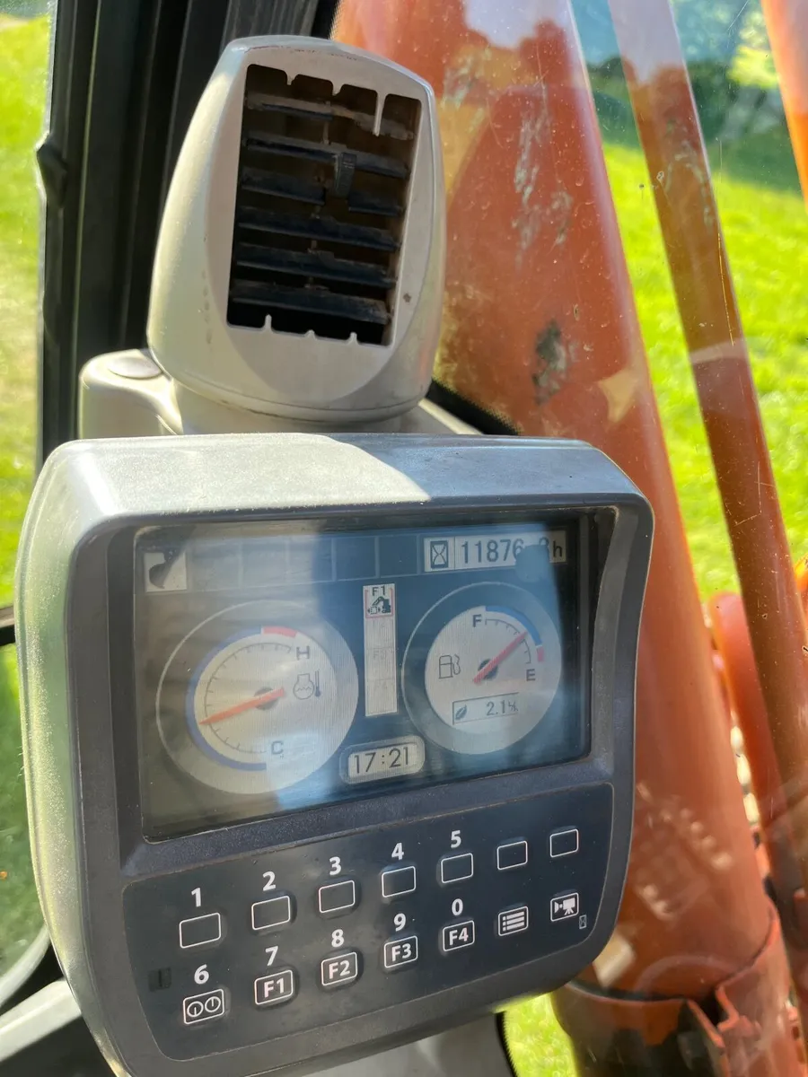 Hitachi Zaxis 210-3 - Image 3