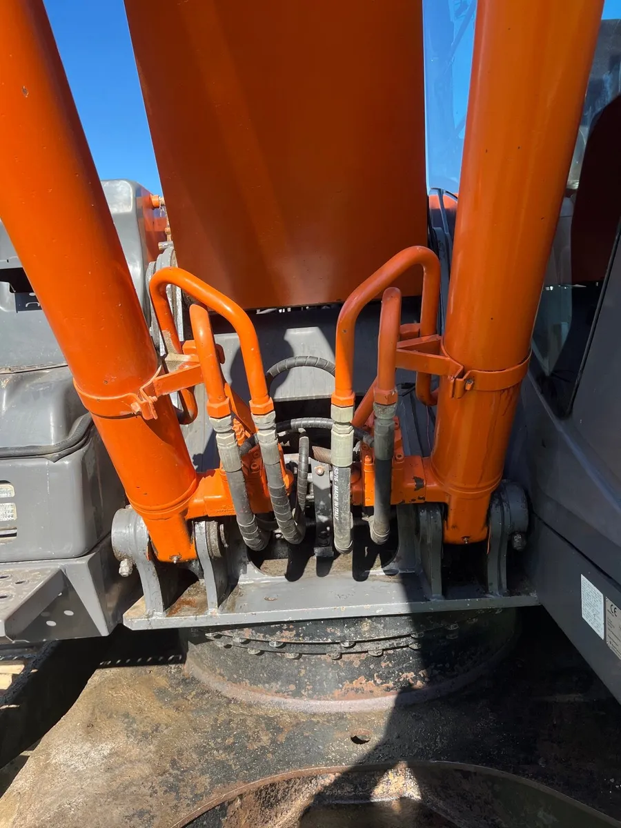 Hitachi Zaxis 210-3 - Image 4