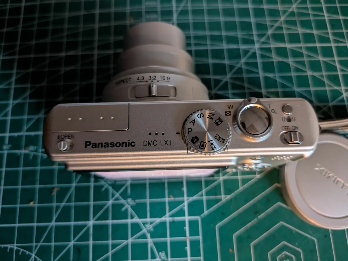 Panasonic Lumix LX 1 camera Leica lens, RAW - Image 2