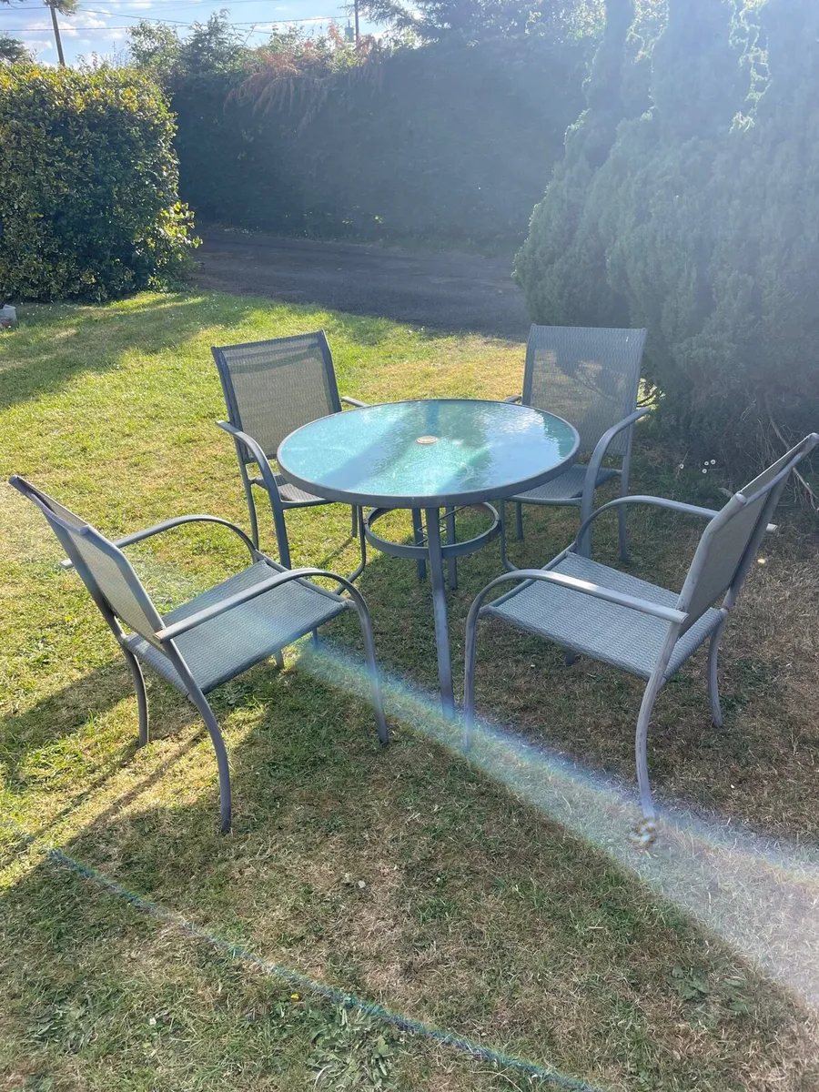 Garden table + 4 chairs set €80 - Image 2