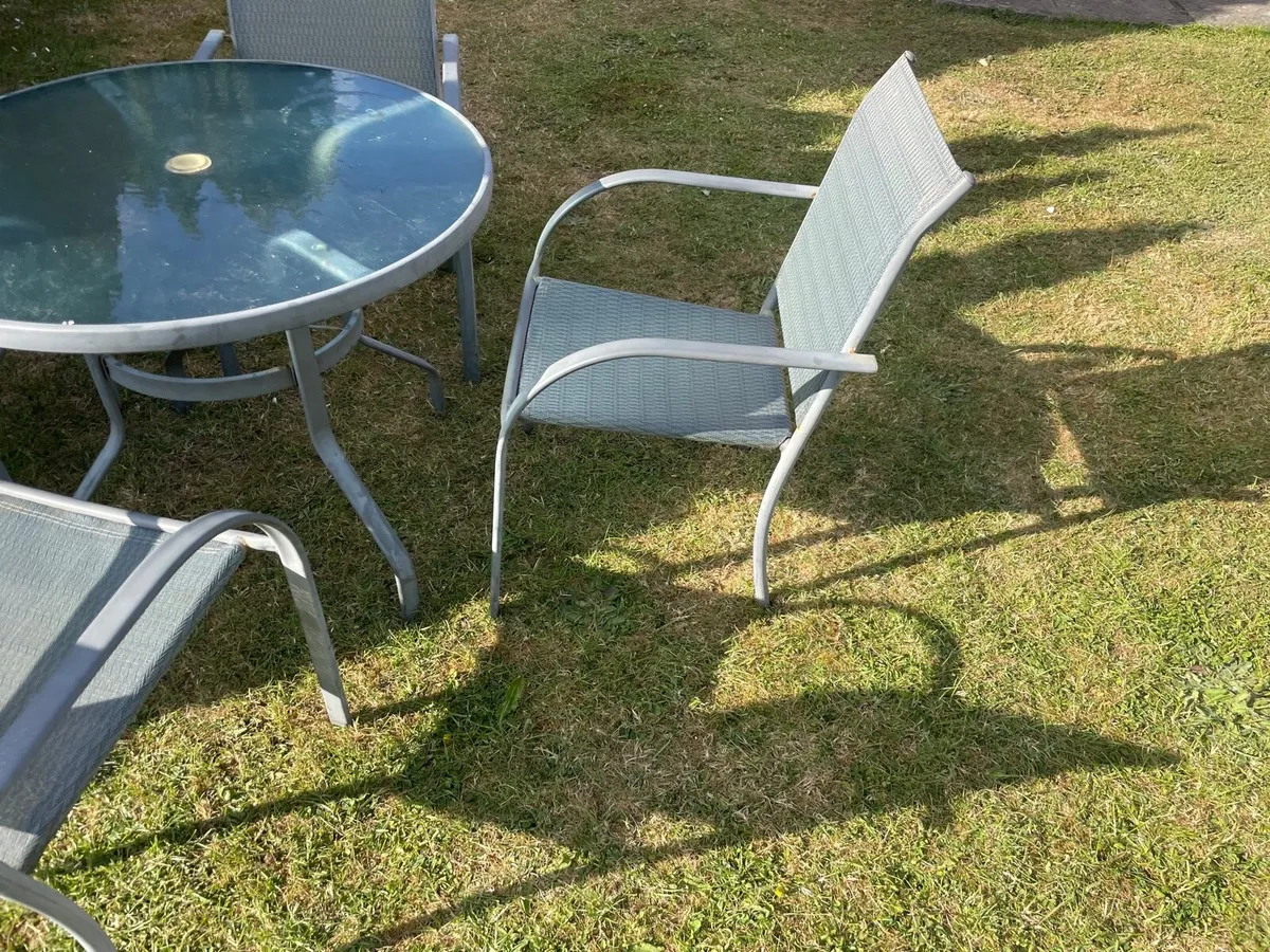 Garden table + 4 chairs set €80 - Image 3