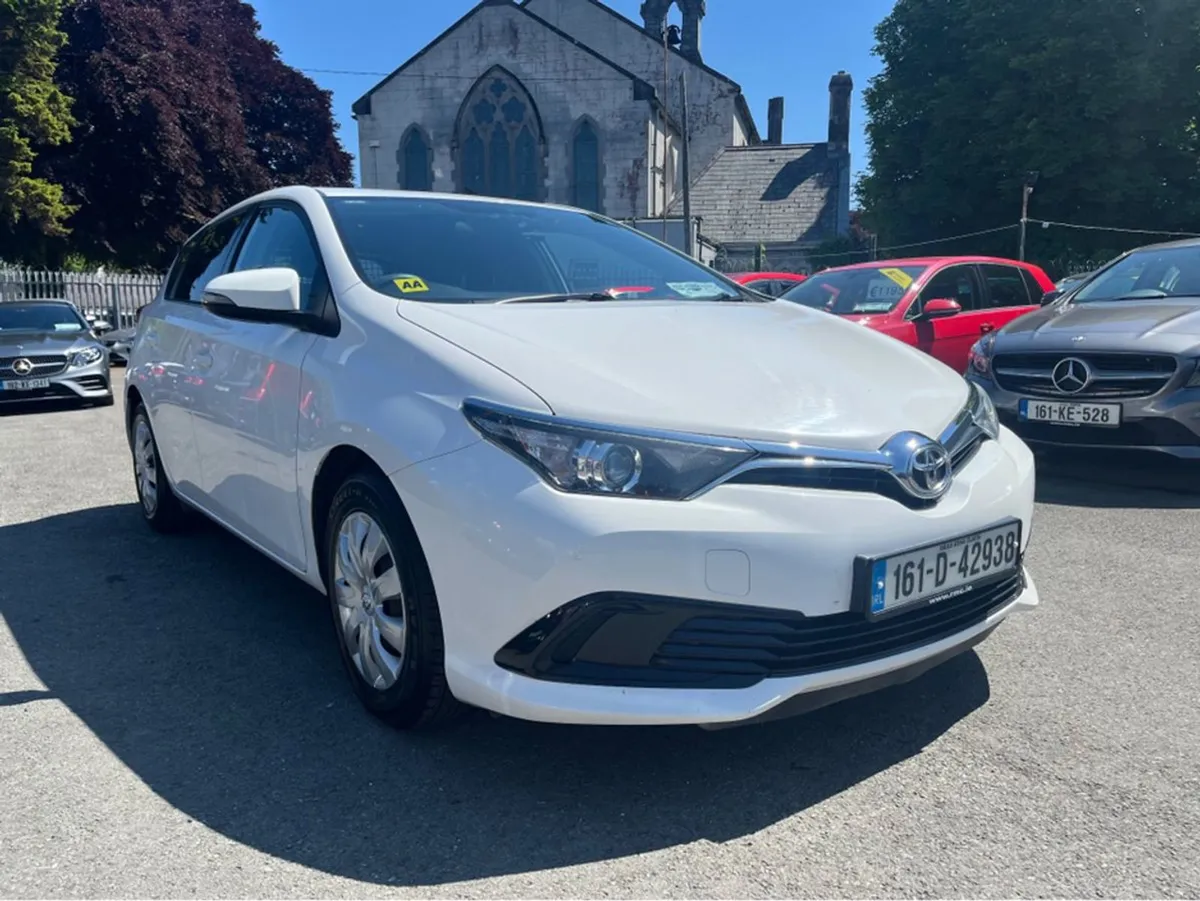Toyota Auris 1.4 D-4d Terra - Image 1
