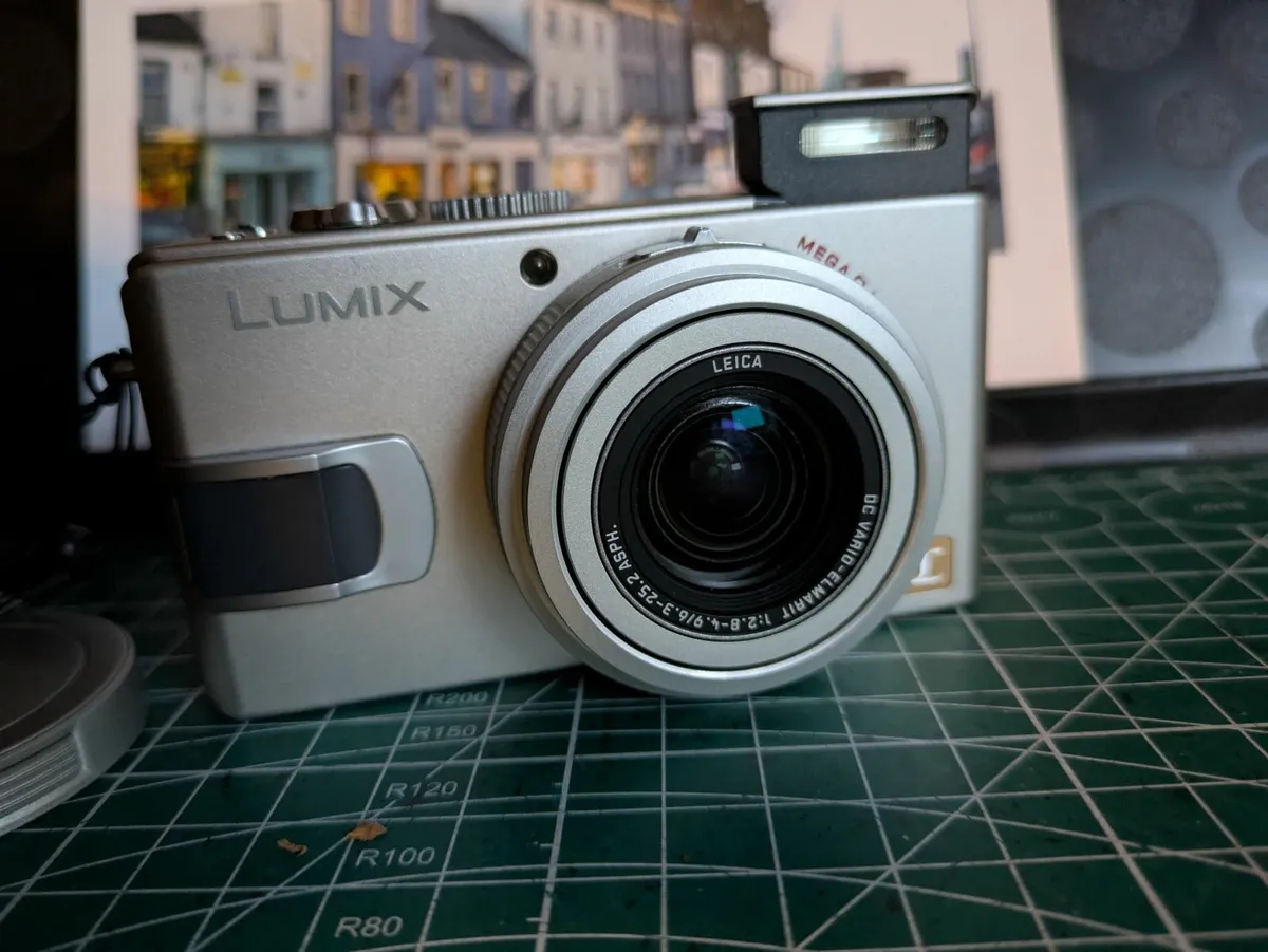 Panasonic Lumix LX 1 camera Leica lens, RAW - Image 1