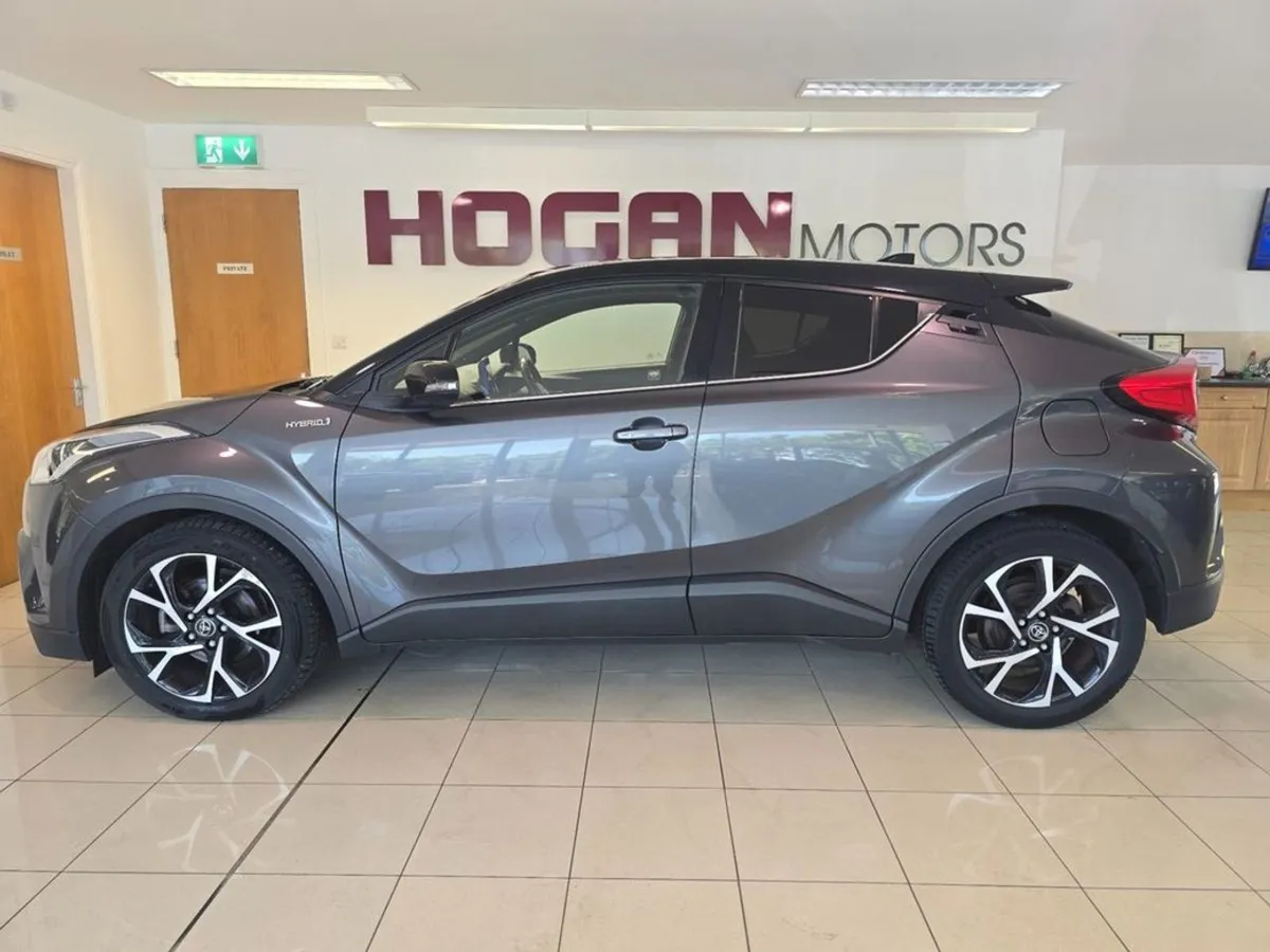 Toyota C-HR Hybrid Luna Sport Automatic - Image 4