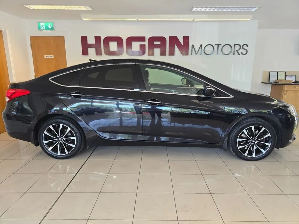 Hyundai i40 Executive Saloon Diesel - Image 3