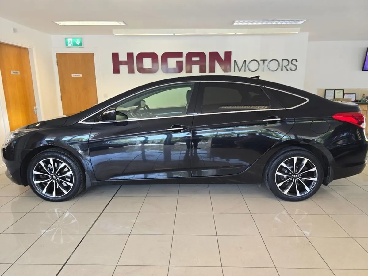 Hyundai i40 Executive Saloon Diesel - Image 4