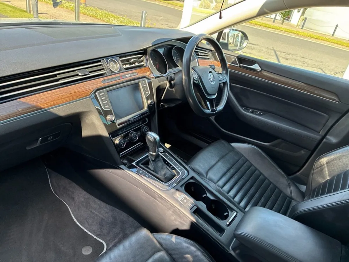 Volkswagen Passat 1.4 TSI Highline  full Leather - Image 3