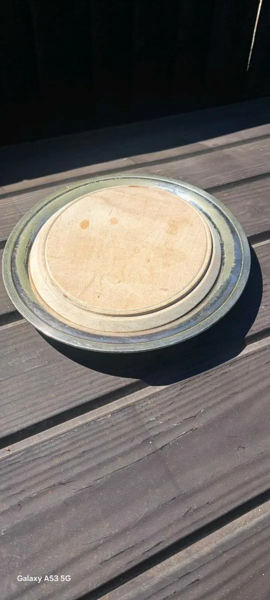 Silver  dish and Silver  bread  dish€50 - Image 1