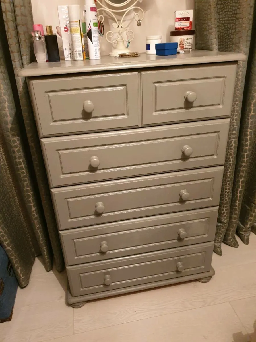 Chest off drawers - Image 1