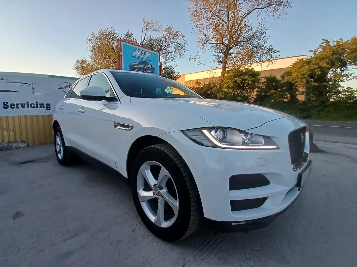 192 Jaguar F-Pace 2.0 D 180PS Prestige Auto - Image 3