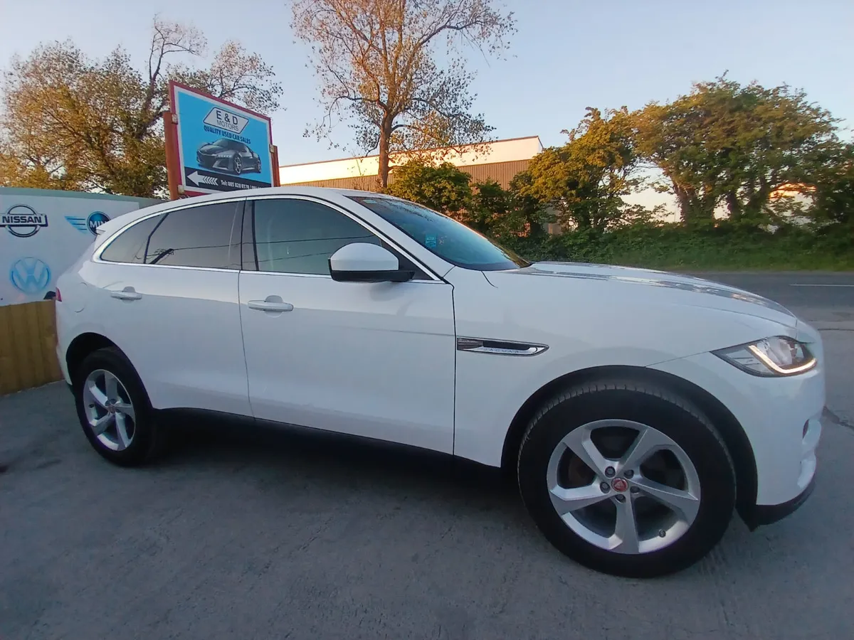 192 Jaguar F-Pace 2.0 D 180PS Prestige Auto - Image 4
