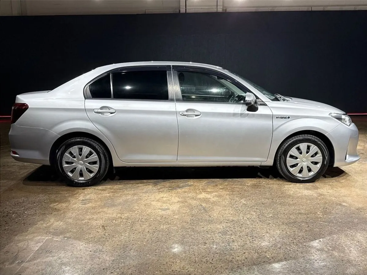 Toyota Corolla 1.5 Hybrid - Axio - Reverse Camera - Image 4