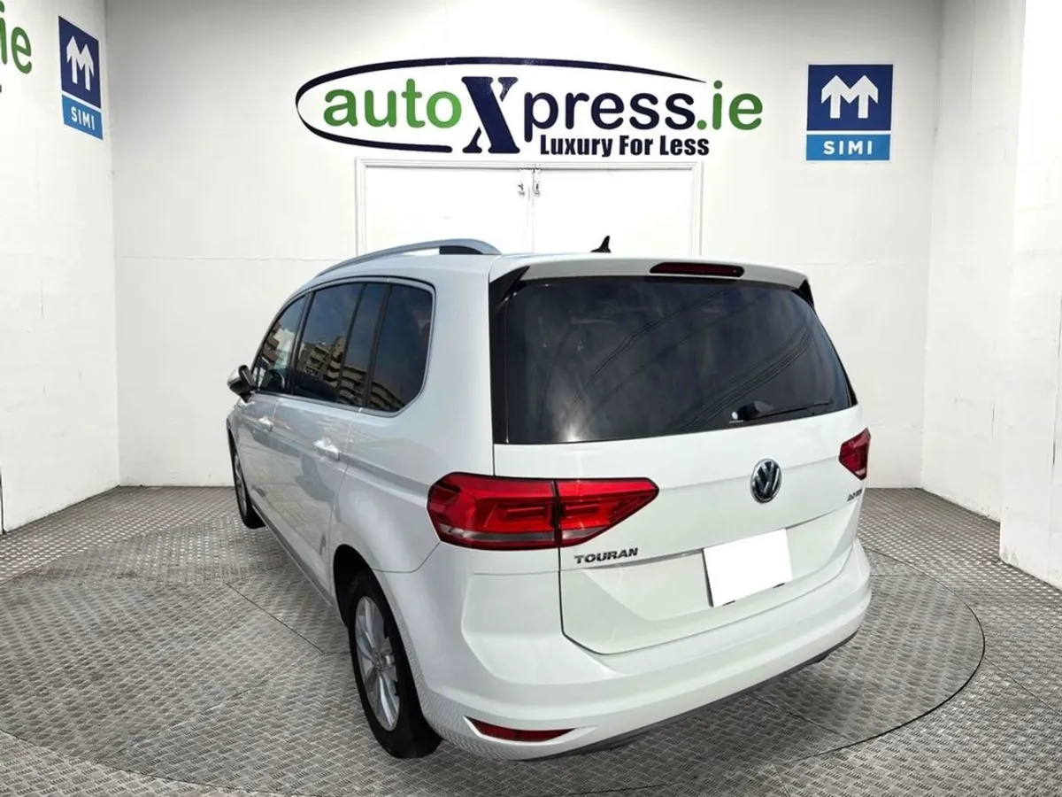 Volkswagen Touran 2.0 TDI Automatic - Image 3