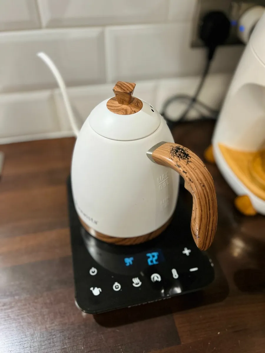Brewista Artisan Electric Kettle for Pour Over - Image 1