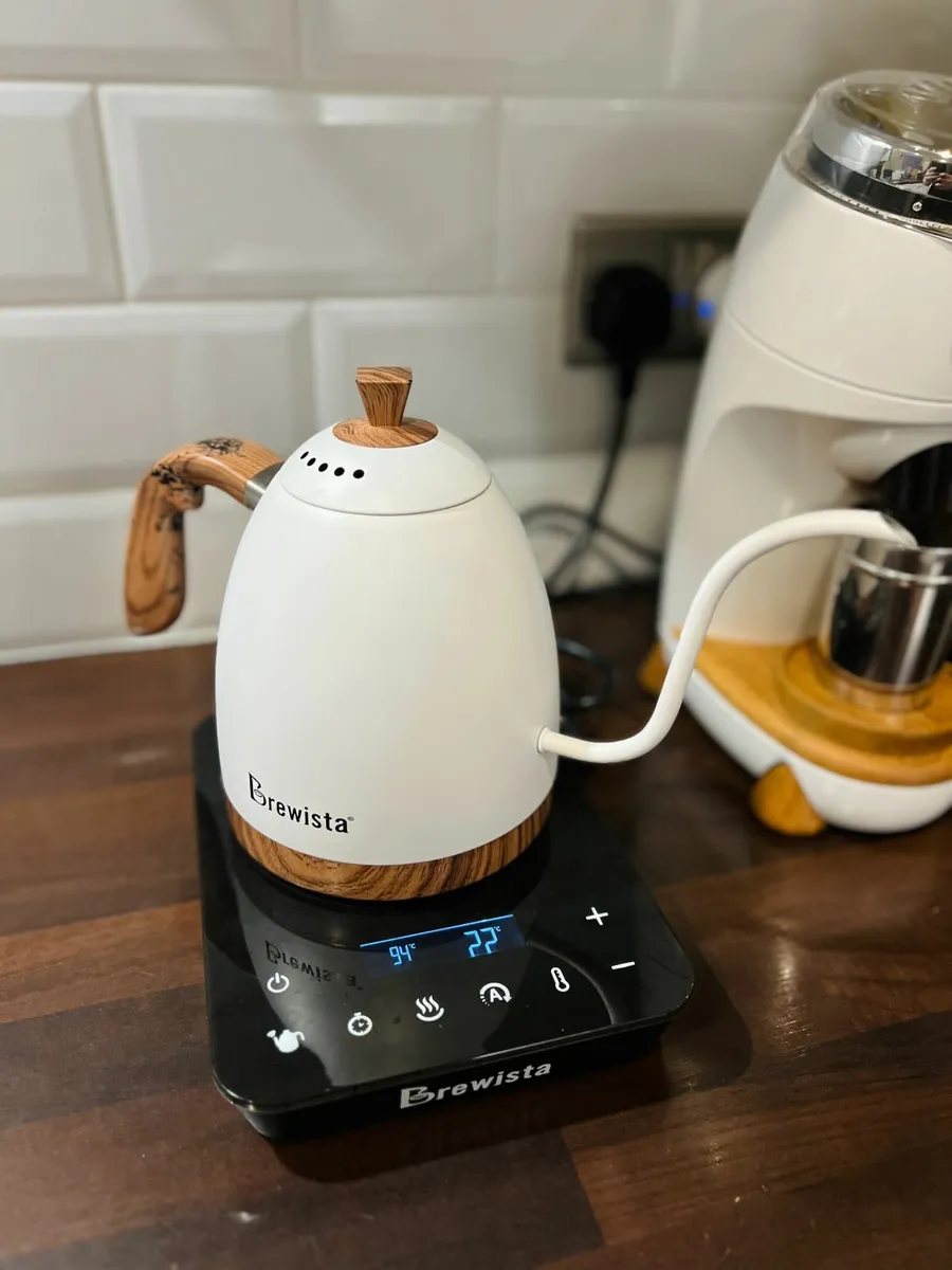 Brewista Artisan Electric Kettle for Pour Over - Image 3