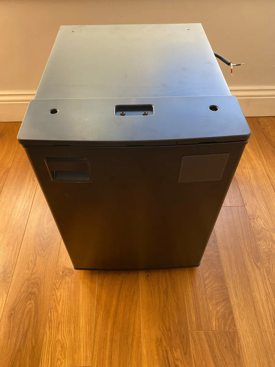 Black 50L 12V Freucamp Fridge/Freezer - Image 2