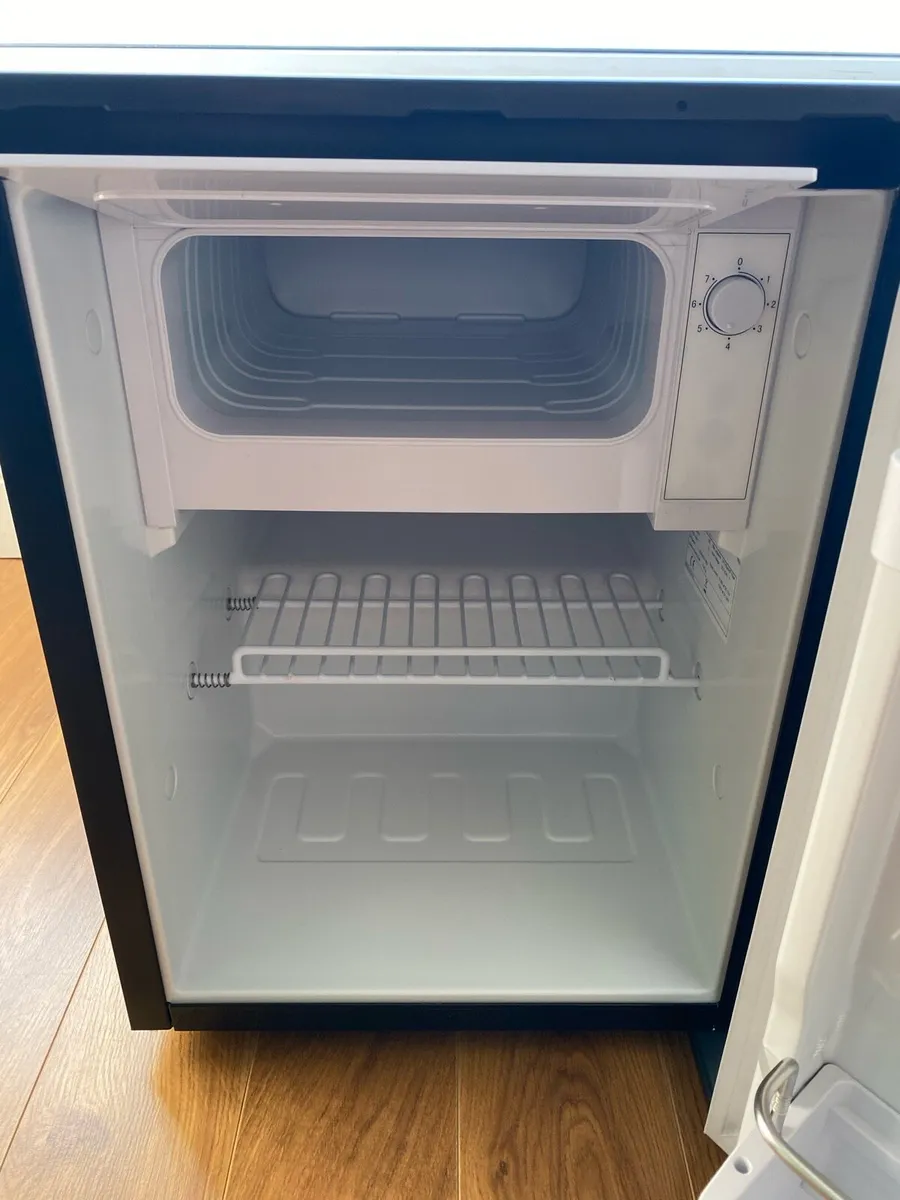 Black 50L 12V Freucamp Fridge/Freezer - Image 4