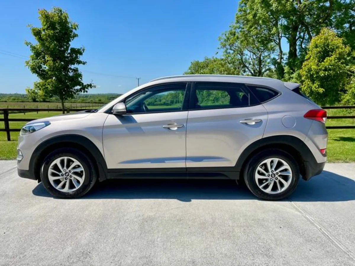 Hyundai Tucson 1.7 Crdi SE NAV *Retail €14950 Stra - Image 3
