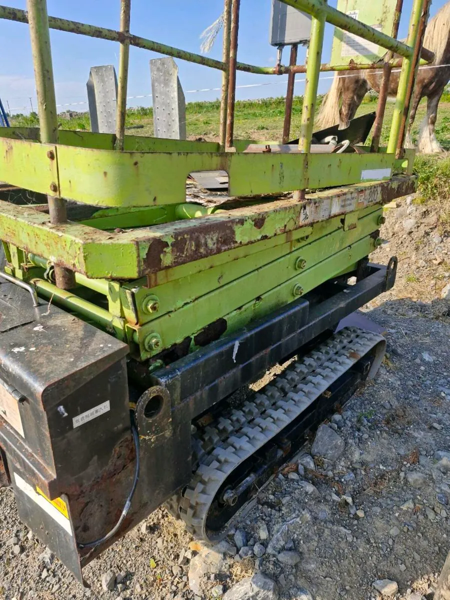 Track scissor lift - Image 1