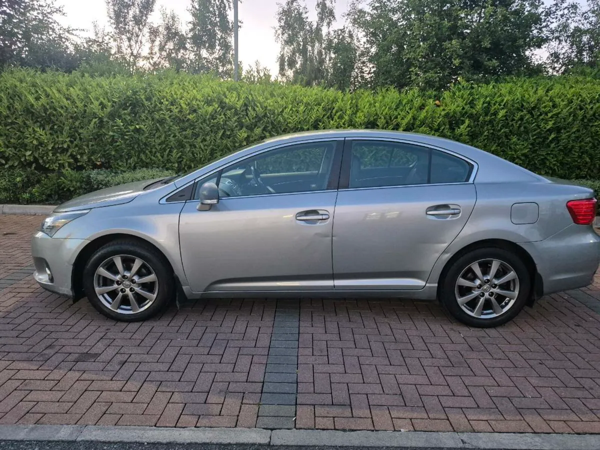Toyota Avensia 2.0 D Strata - Image 2