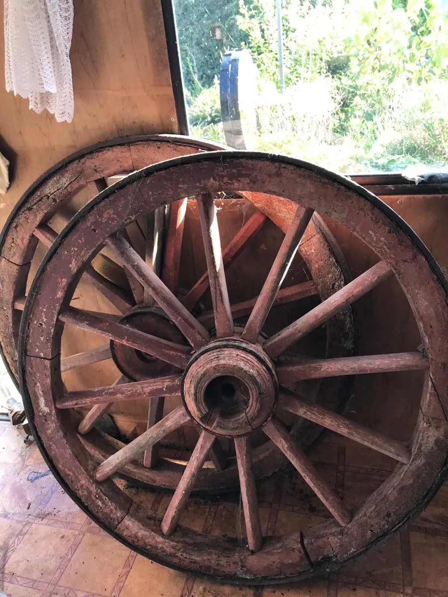 Old farm wheels - Image 2