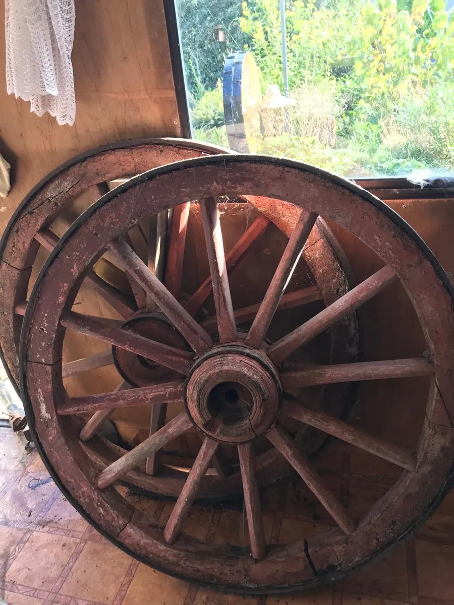 Old farm wheels - Image 4