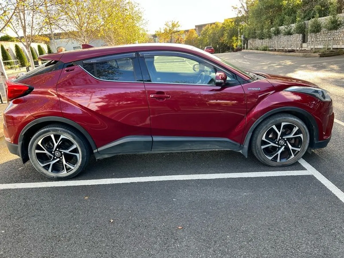 2019 Toyota C-hr Hybrid Sport - Image 3