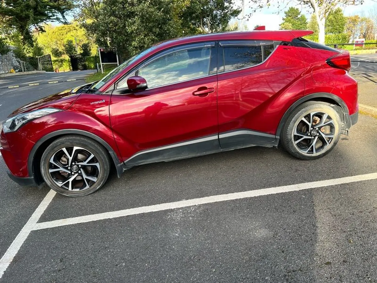 2019 Toyota C-hr Hybrid Sport - Image 4